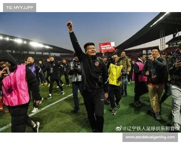 辽宁铁人冲超后在沈阳故宫拍摄全家福，启动文旅宣传